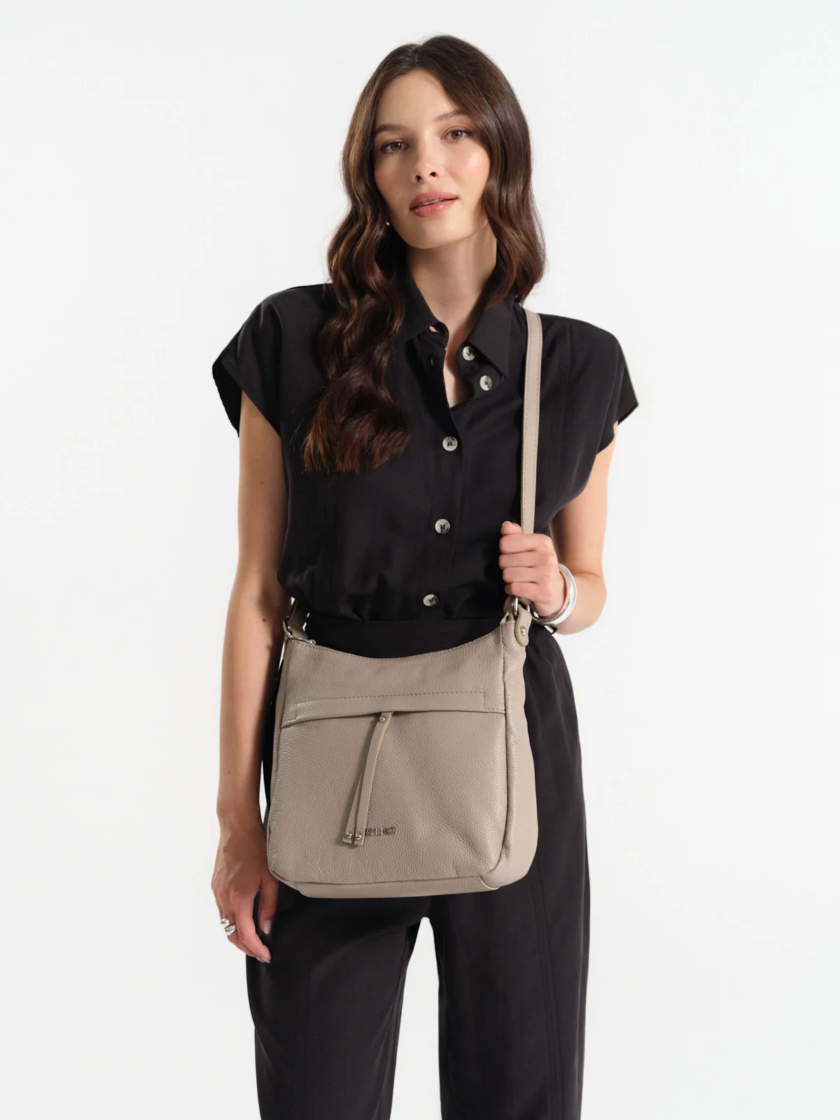 Beżowa torebka średniej wielkości