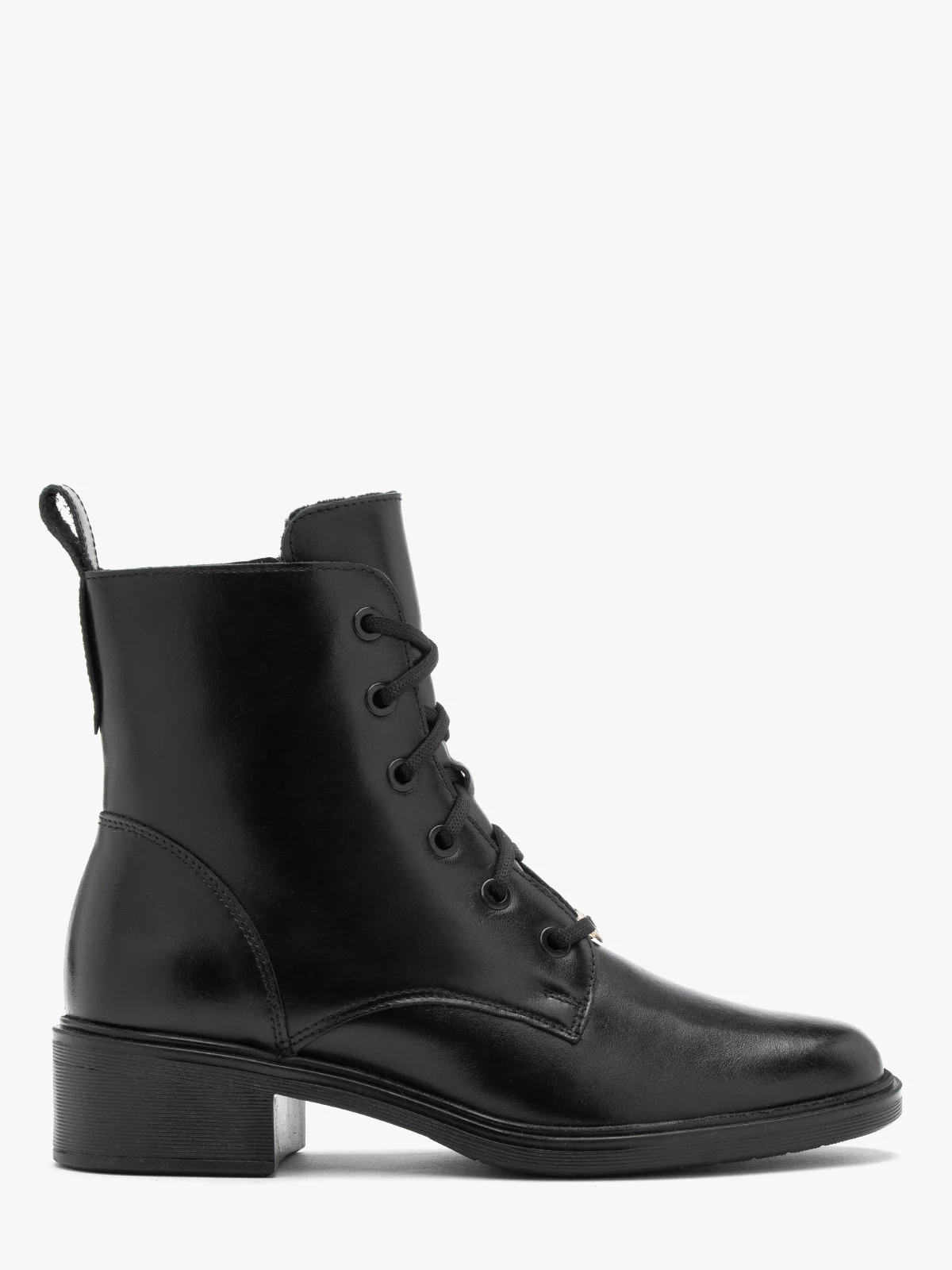 Czarne, sznurowane trzewiki damskie