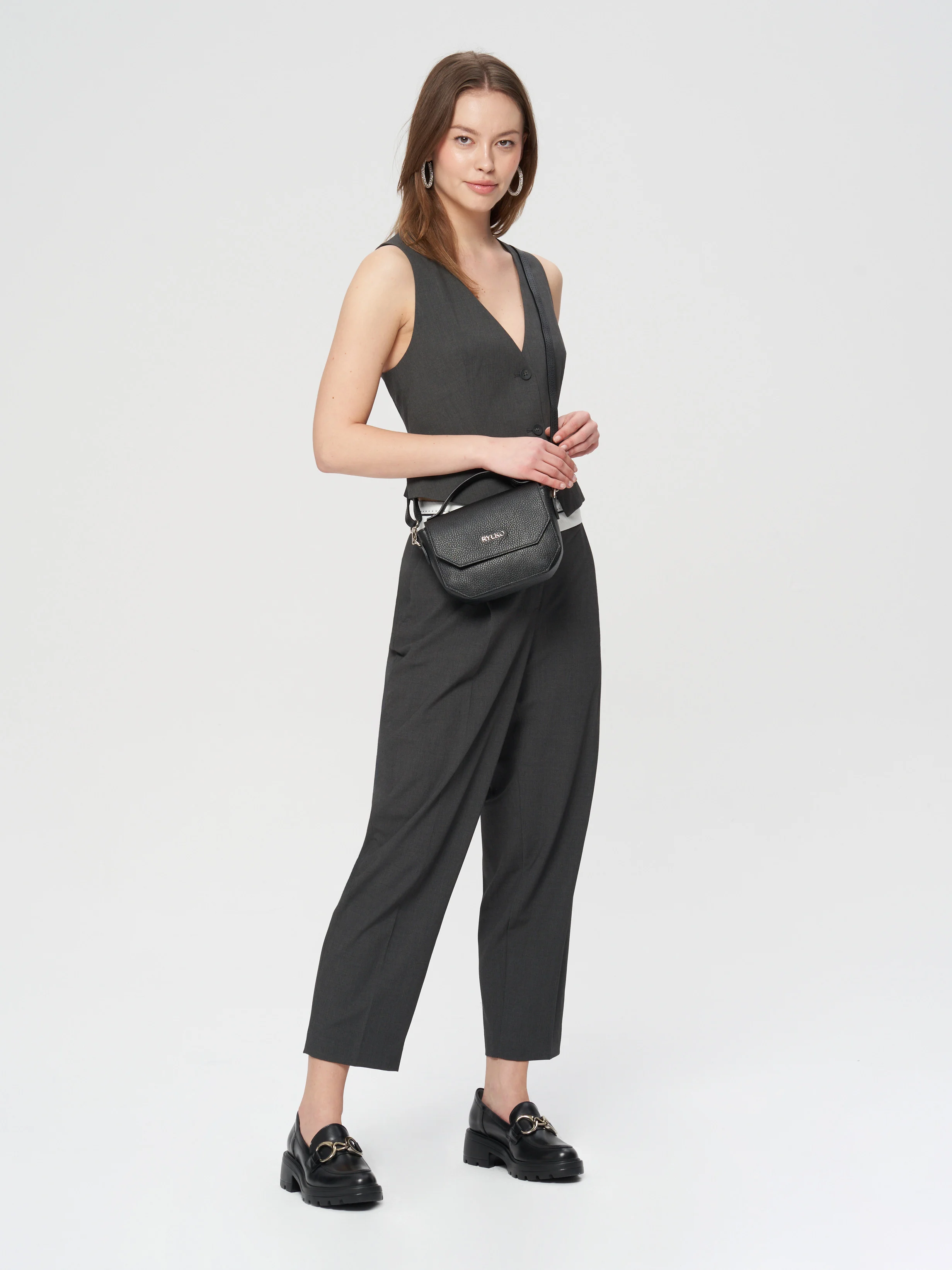 Czarne mokasyny na masywnym spodzie