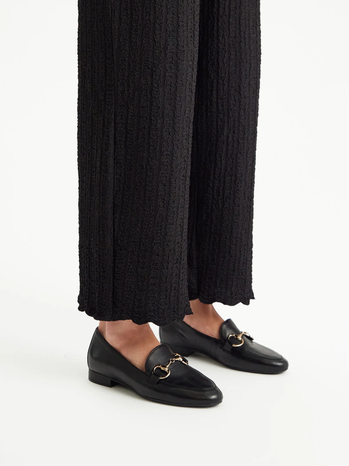 Czarne mokasyny z klamerką