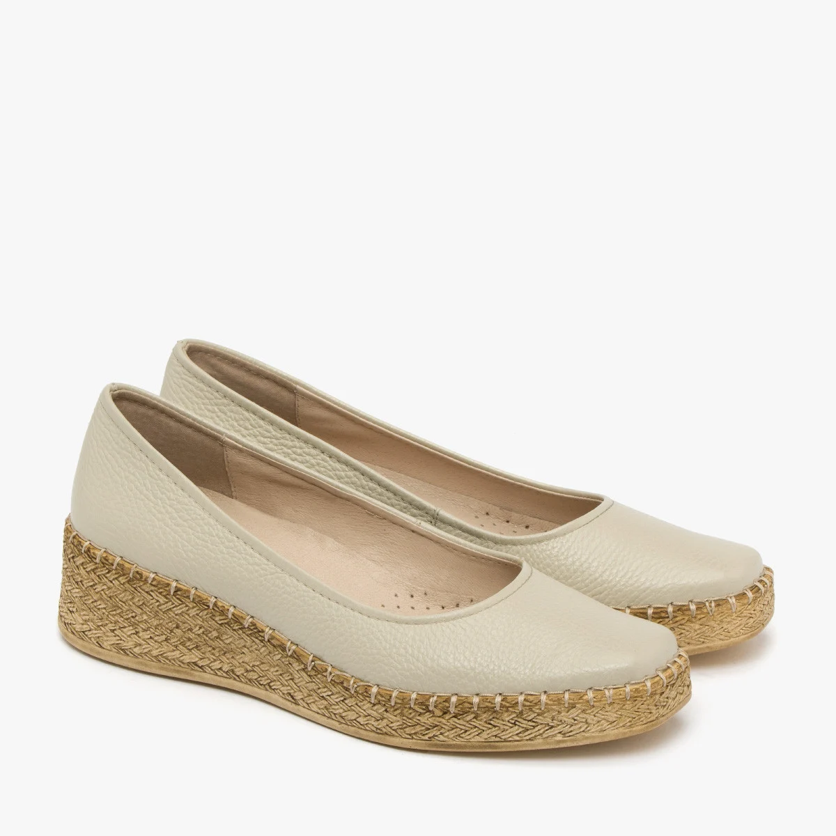 Kremowe czółenka na platformie