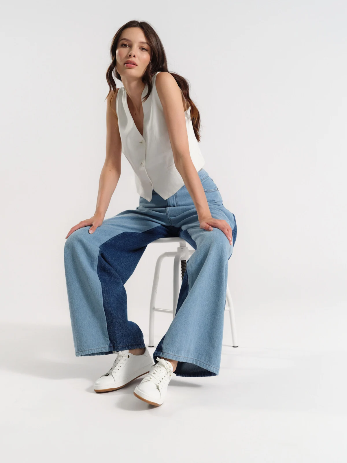 Białe półbuty sportowe na dwukolorowym spodzie