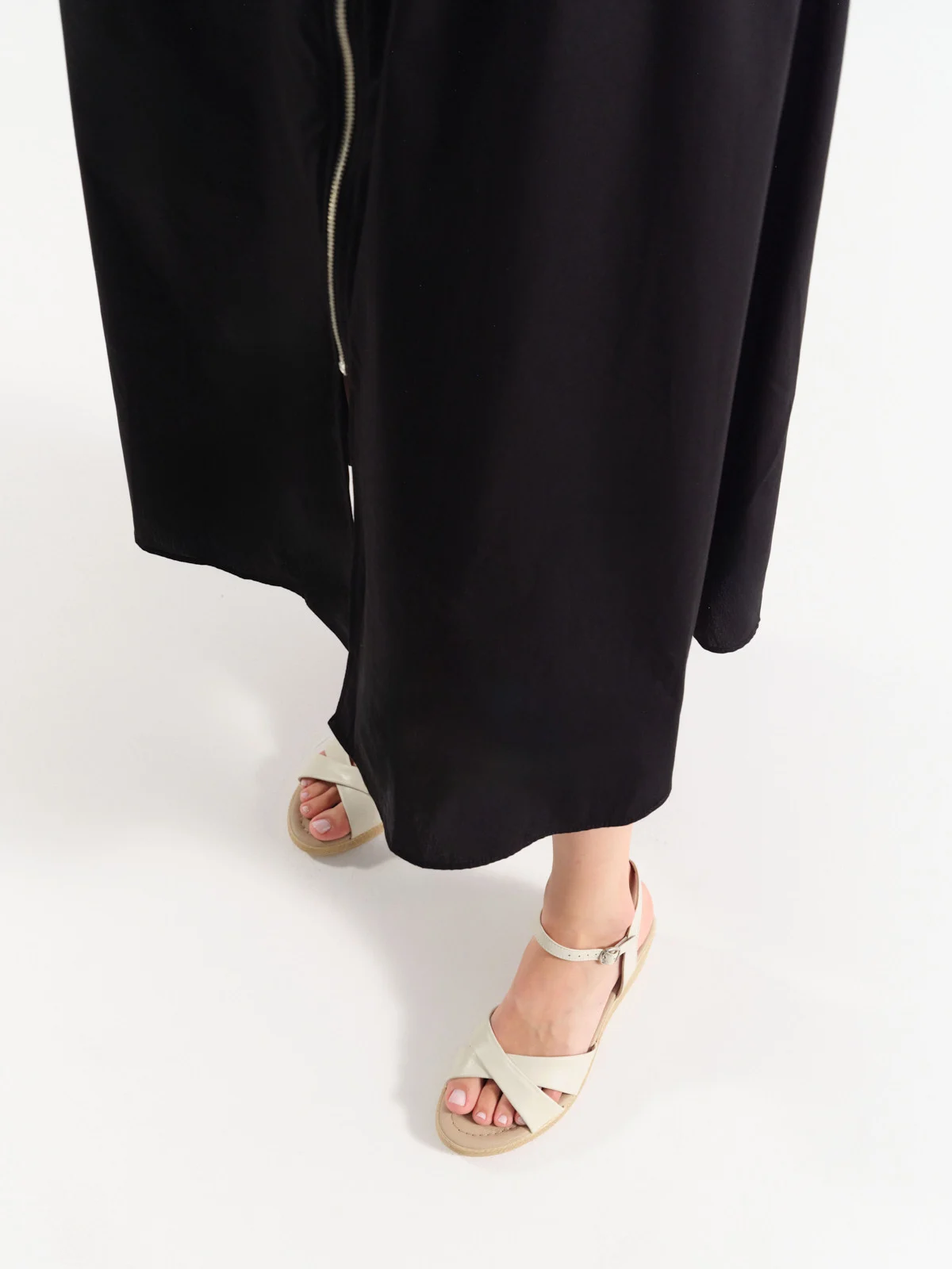 Kremowe sandały na niskiej platformie