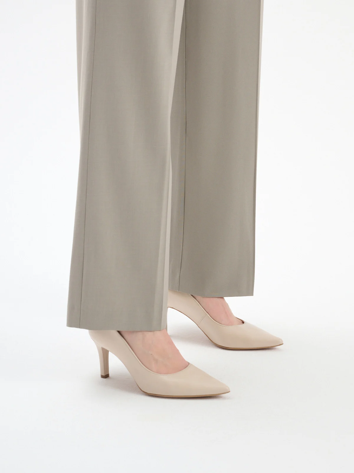 Beżowe czółenka damskie