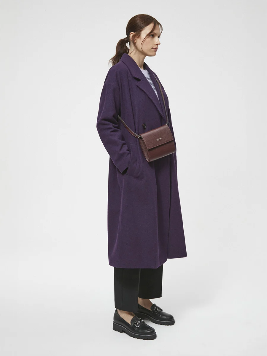 Czarne mokasyny z ozdobą na cholewce