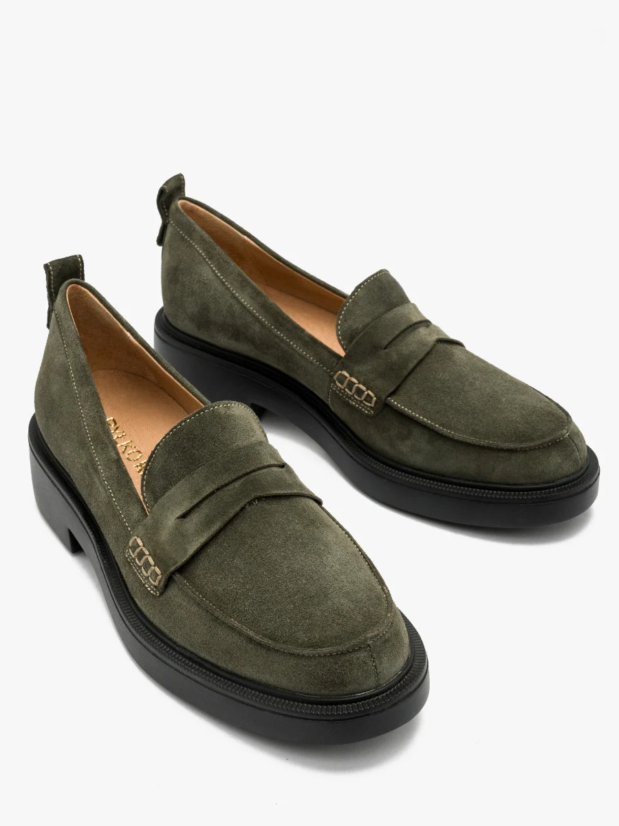 Mokasyny khaki z ozdobnymi przeszyciami