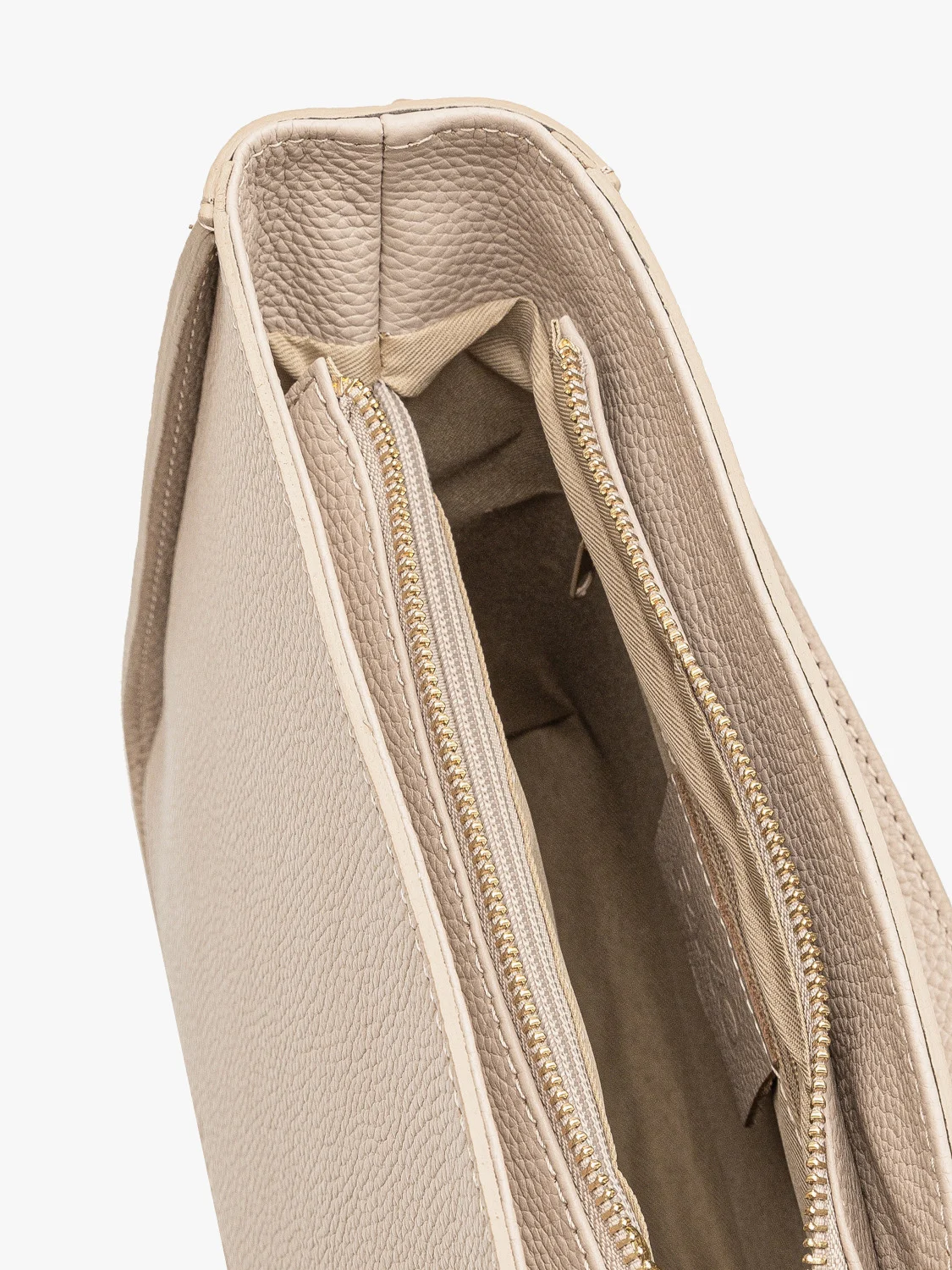 Beżowa torebka średniej wielkości