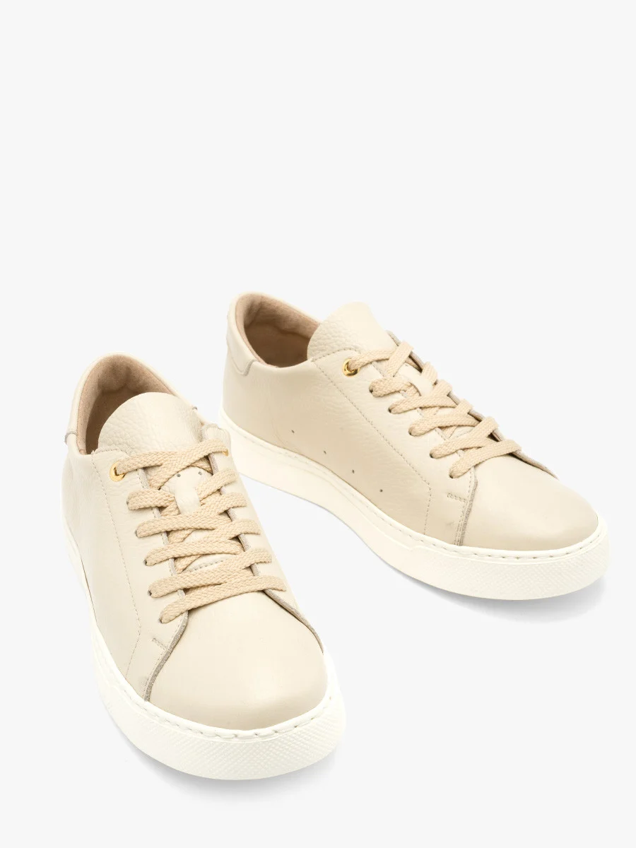 Kremowe półbuty sportowe ze złotymi detalami