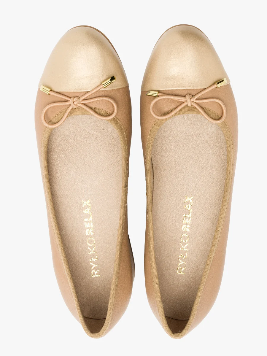 Beżowo-złote czółenka z ozdobną kokardą