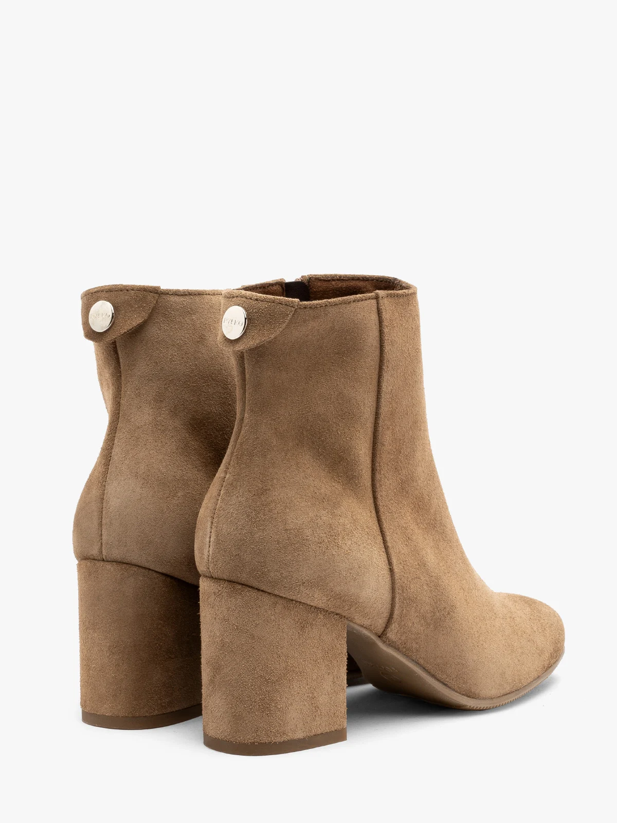 Klasyczne, welurowe botki
damskie na masywnym klocku