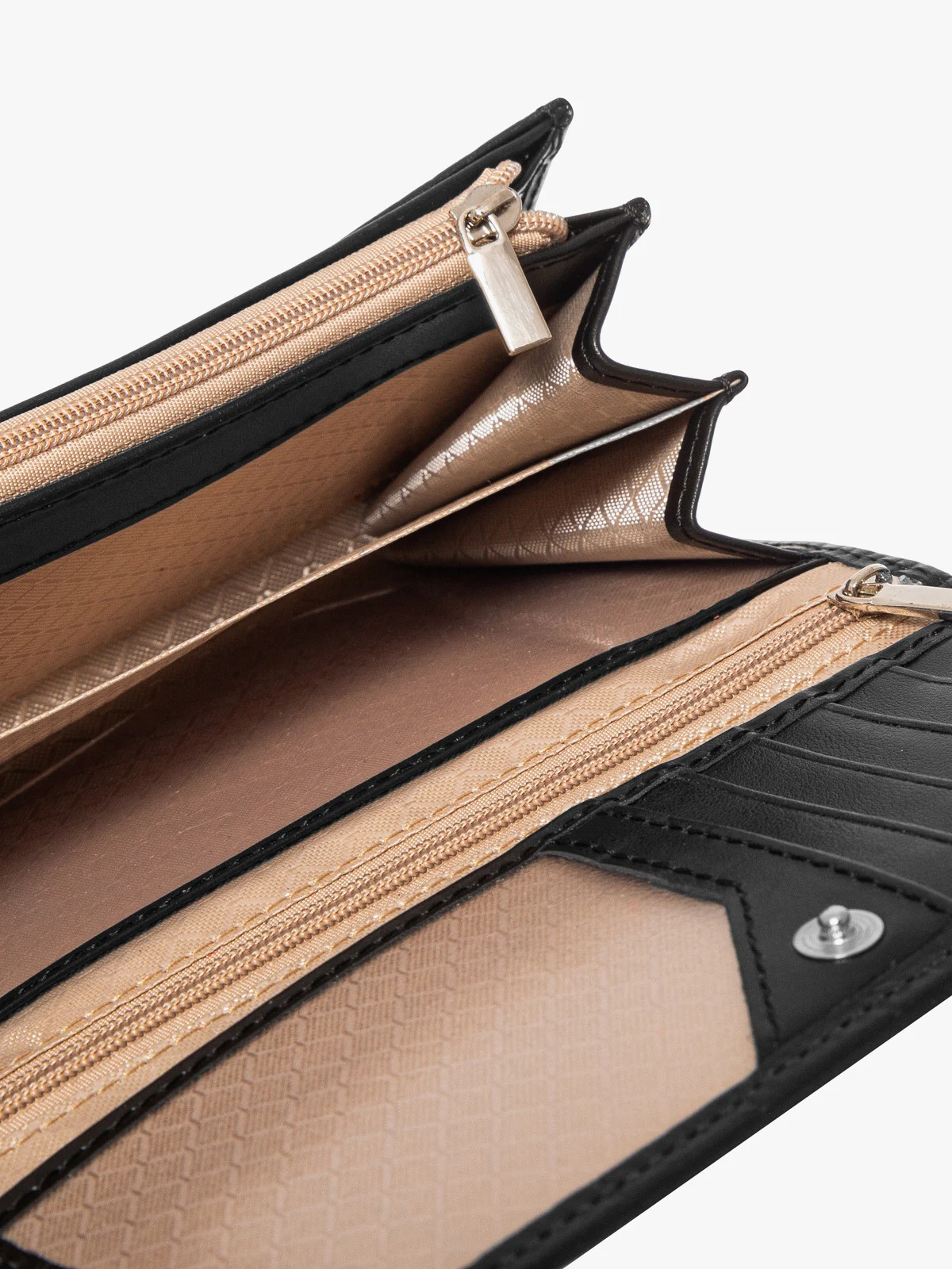 Czarny portfel damski ze zwierzęcym motywem