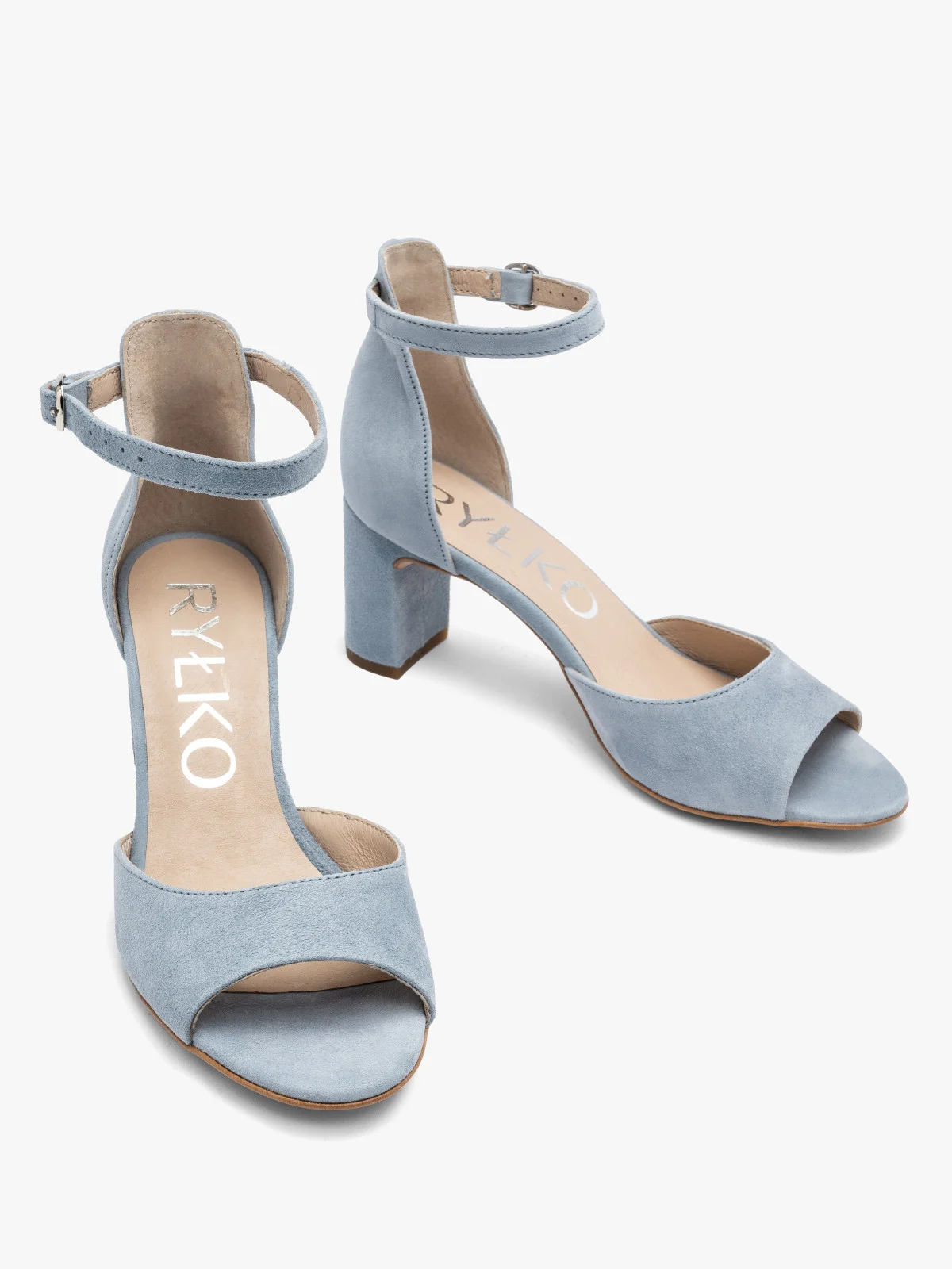 Klasyczne, niebieskie sandały na obcasie