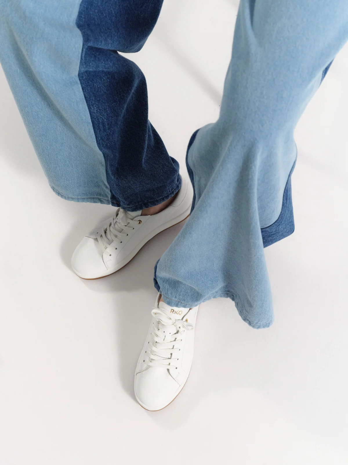 Białe półbuty sportowe na dwukolorowym spodzie