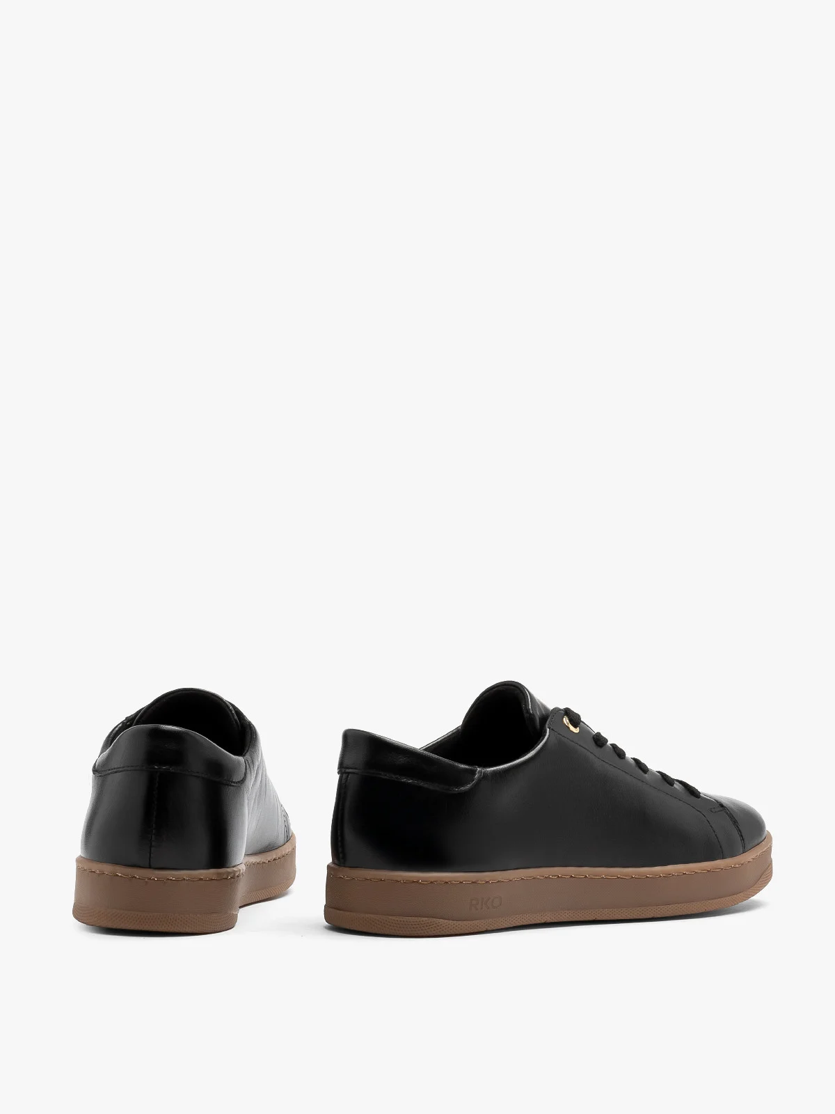 Czarne, sportowe półbuty na beżowym spodzie