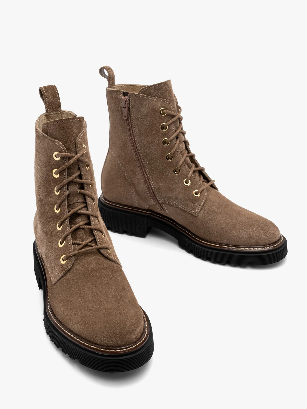 Beżowe trzewiki damskie ze skóry welurowej