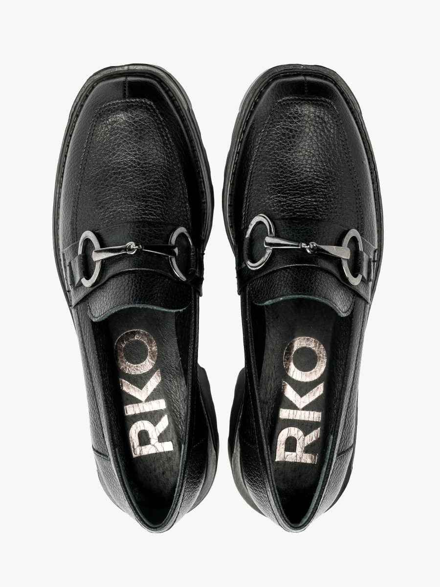 CZARNE MOKASYNY Z OZDOBĄ NA CHOLEWCE