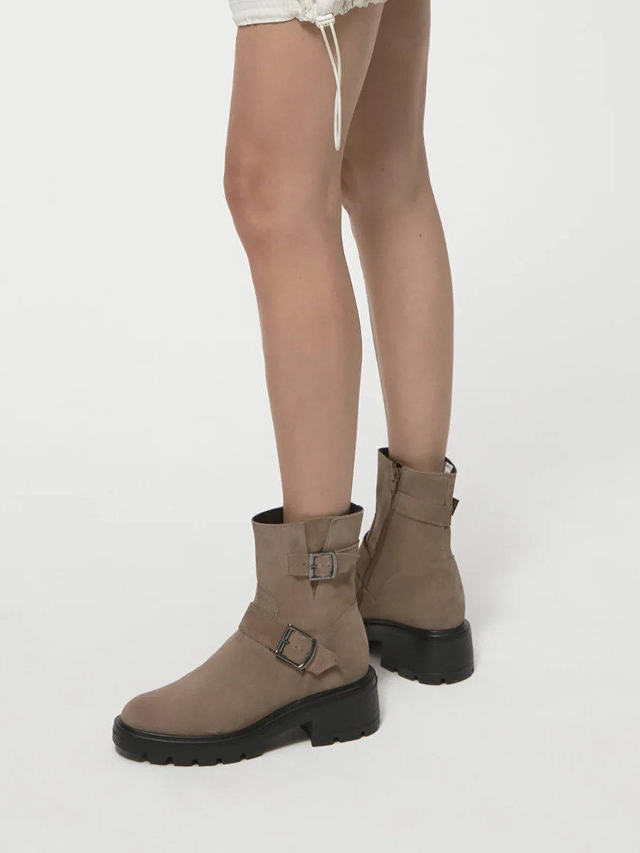 Piaskowe botki ze sprzączkami