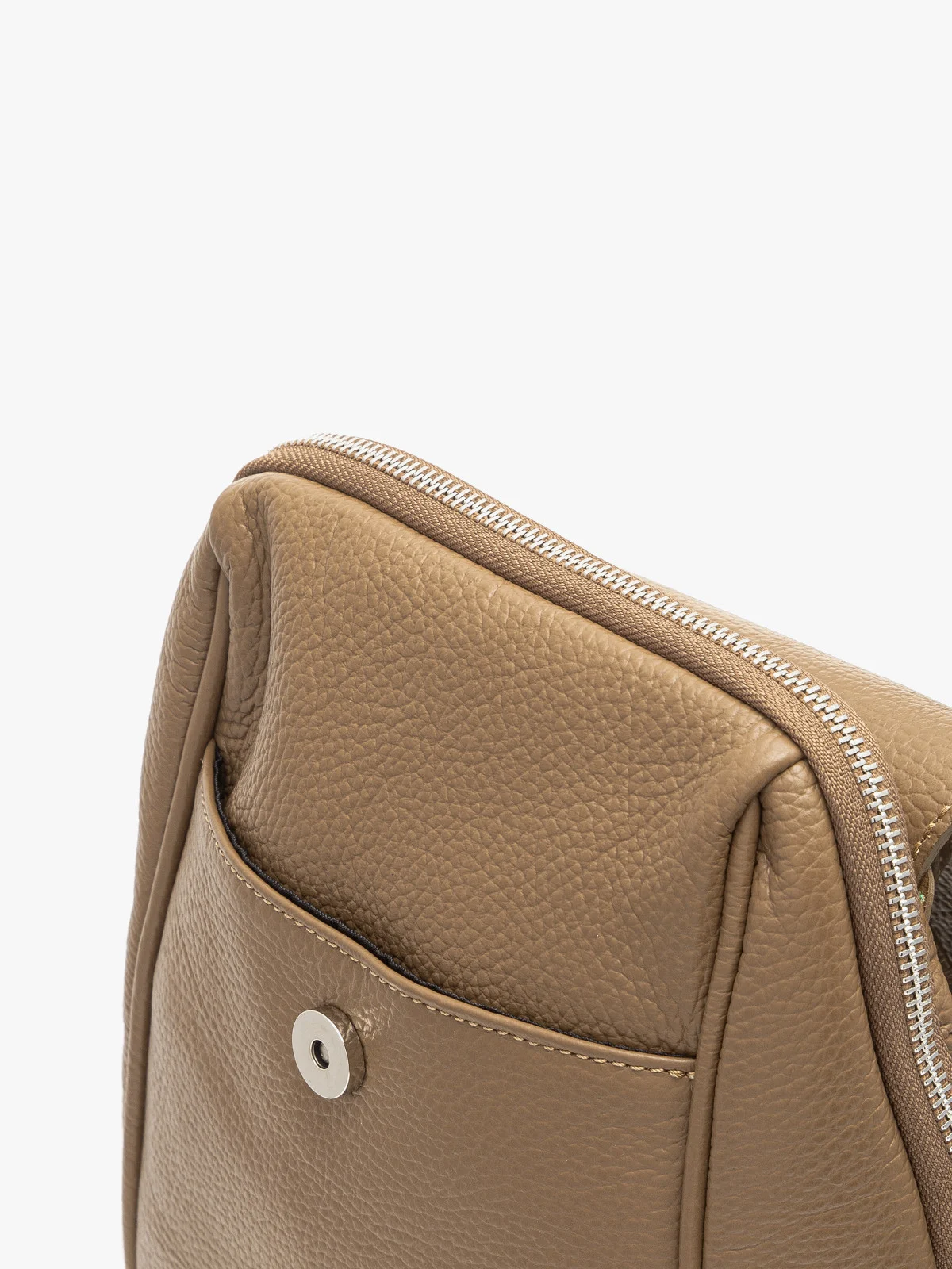 Beżowy plecak damski średniej wielkości