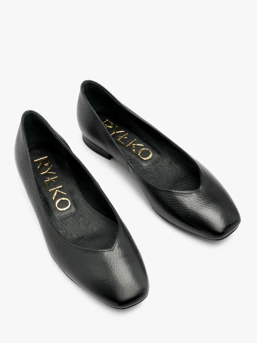 Czarne baleriny z ozdobnym wycięciem na cholewce