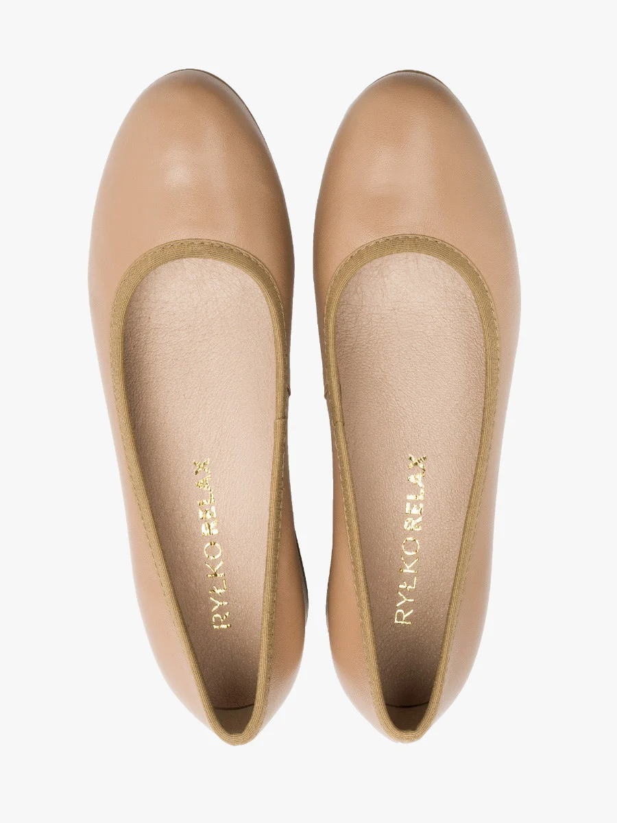 Beżowe czółenka na niskim obcasie