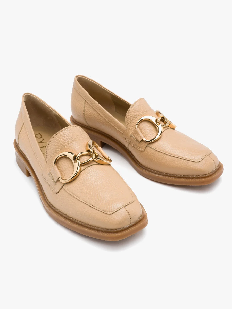Beżowe mokasyny na płaskiej podeszwie