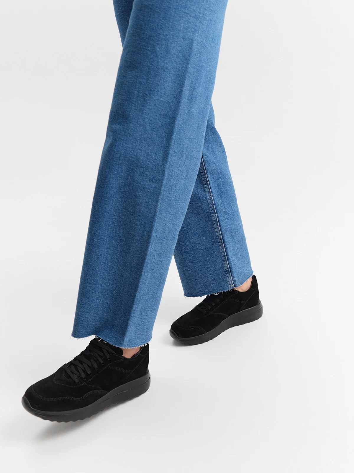 Czarne, welurowe półbuty sportowe