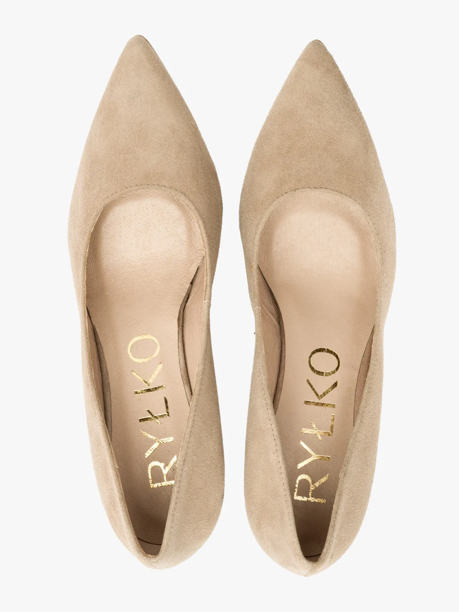 Beżowe czółenka na słupku