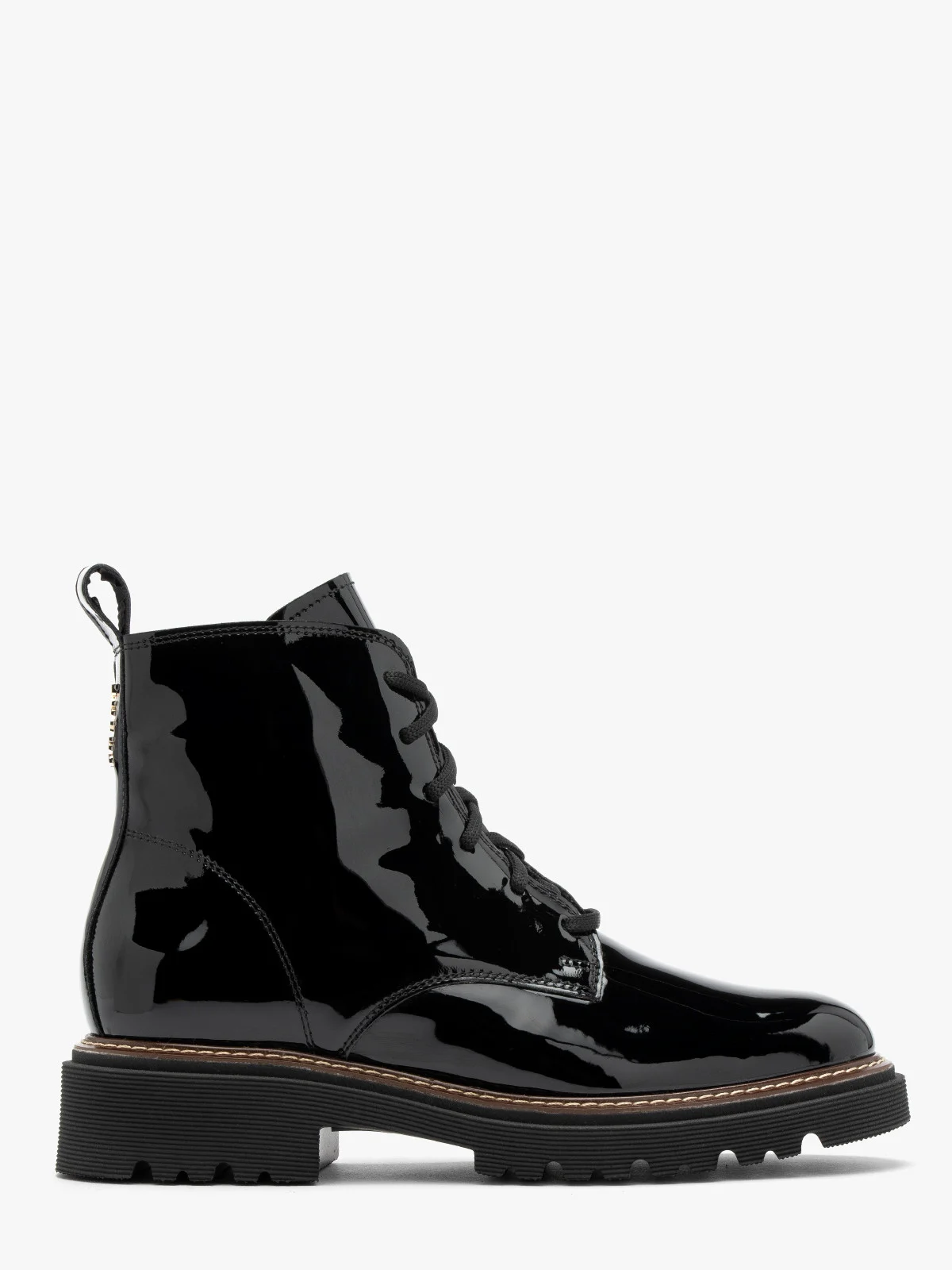 Lakierowane trzewiki damskie na traktorowym spodzie