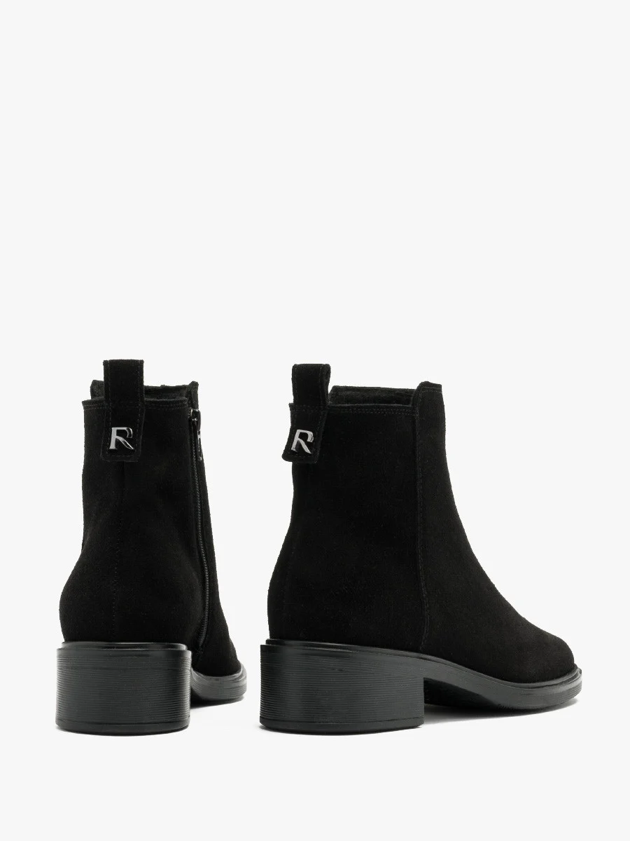 Czarne welurowe botki