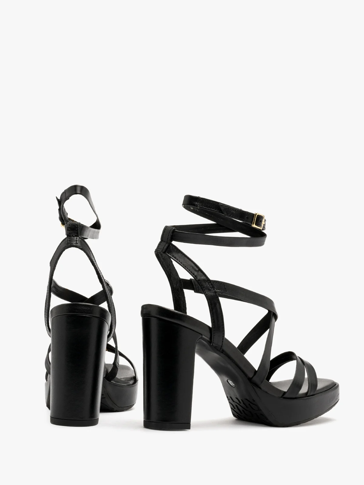 Czarne sandały z ozdobnych paseczków