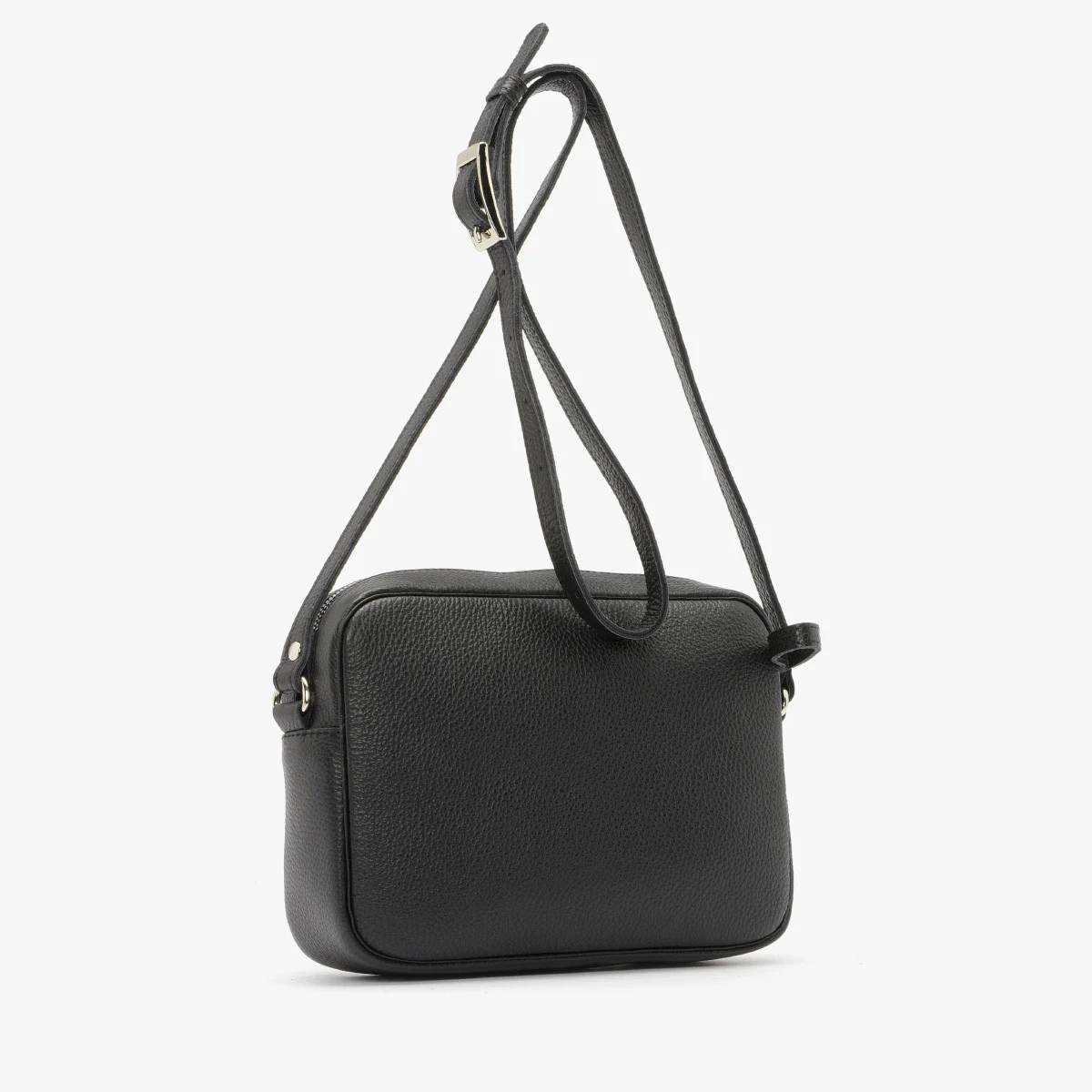 Czarna torebka z regulowanym paskiem