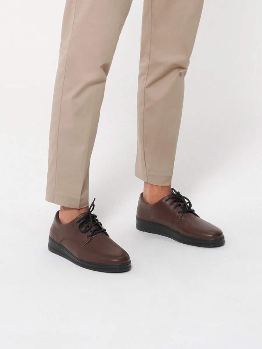 Brązowe półbuty męskie na lekkiej podeszwie