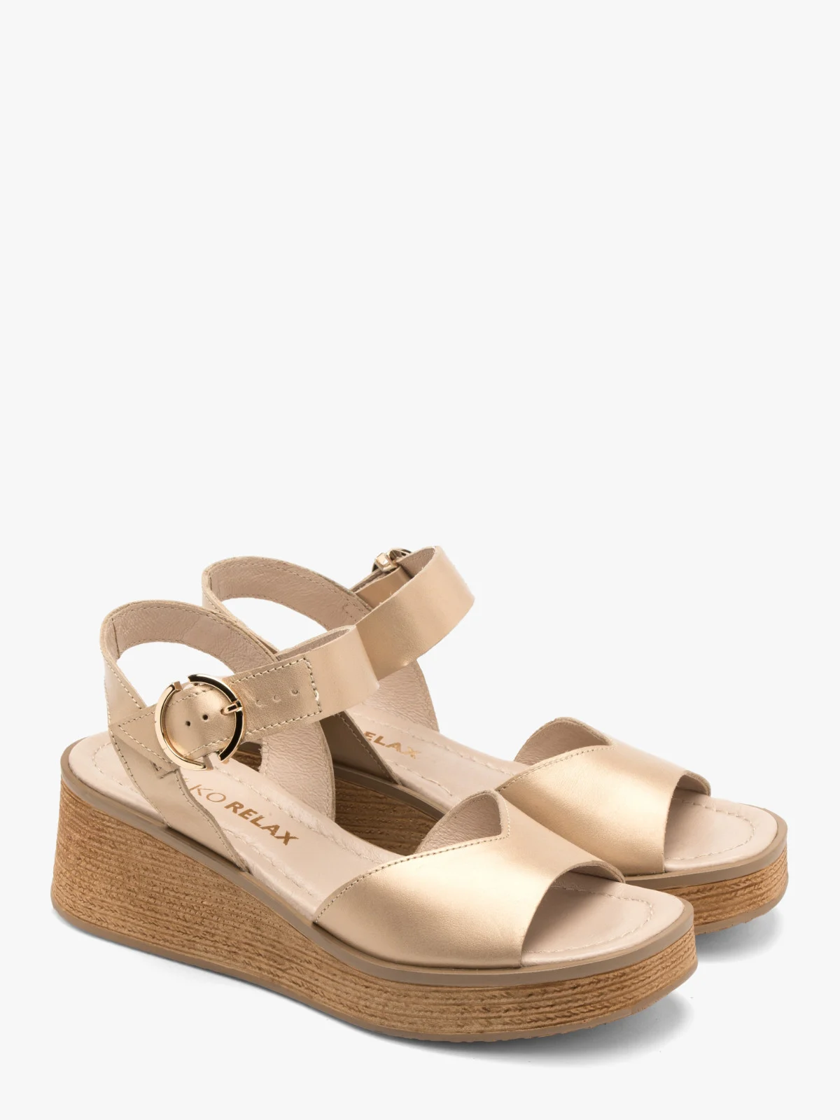 Złote sandały na platformie