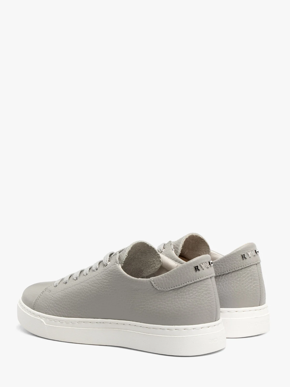 Szare sportowe półbuty na lekkim białym spodzie