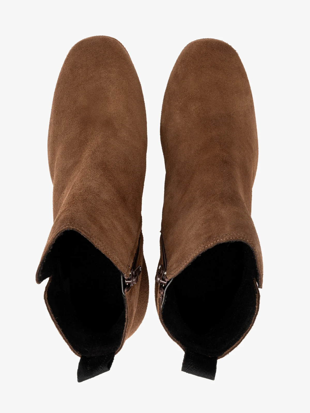 Brązowe botki ze skóry welurowej na wysokim obcasie oraz balu