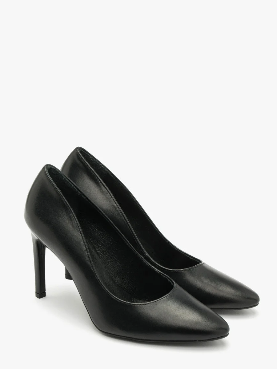 Czarne czółenka na wysokim obcasie