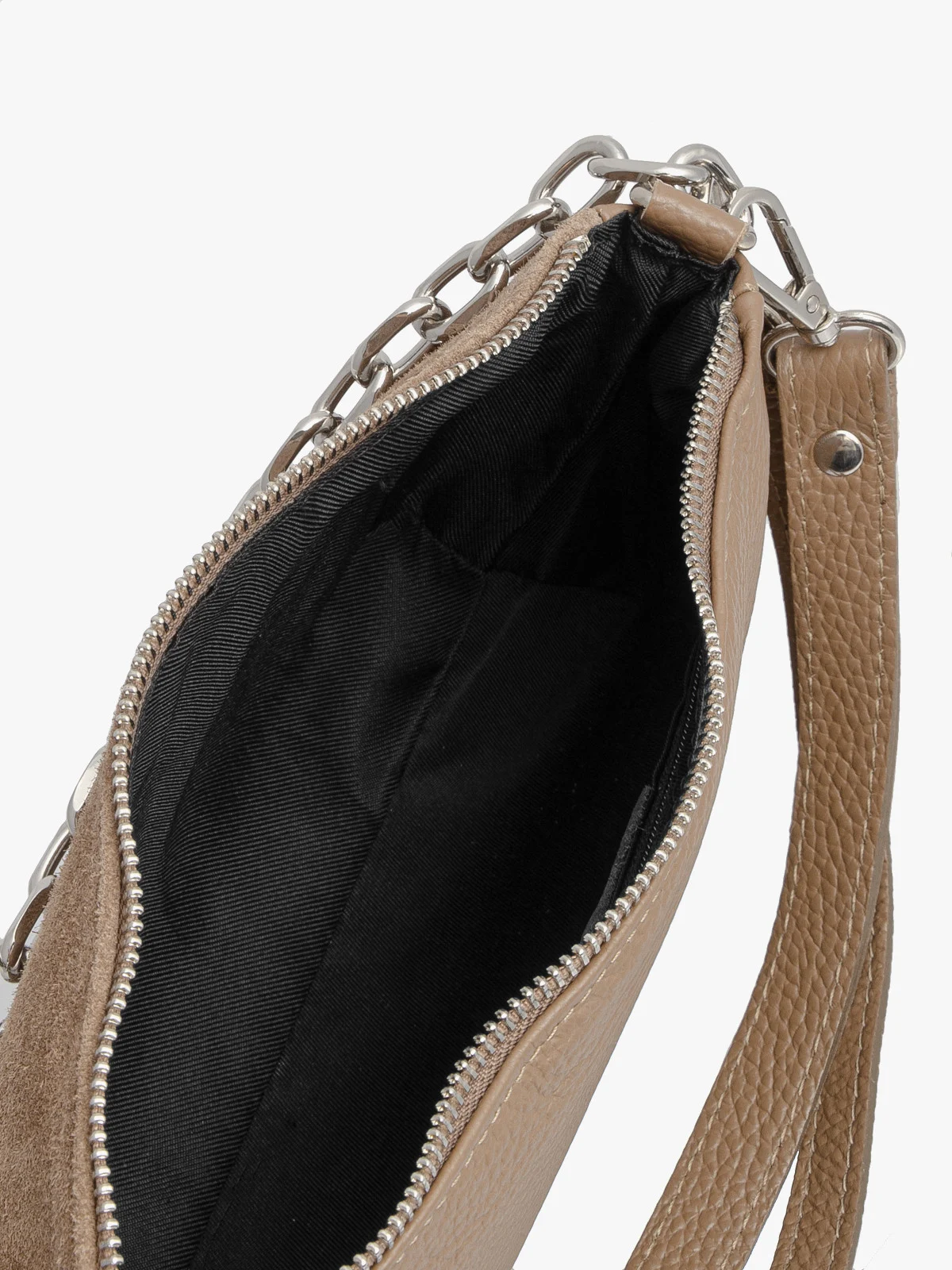 Beżowa torebka z ozdobnym łańcuchem