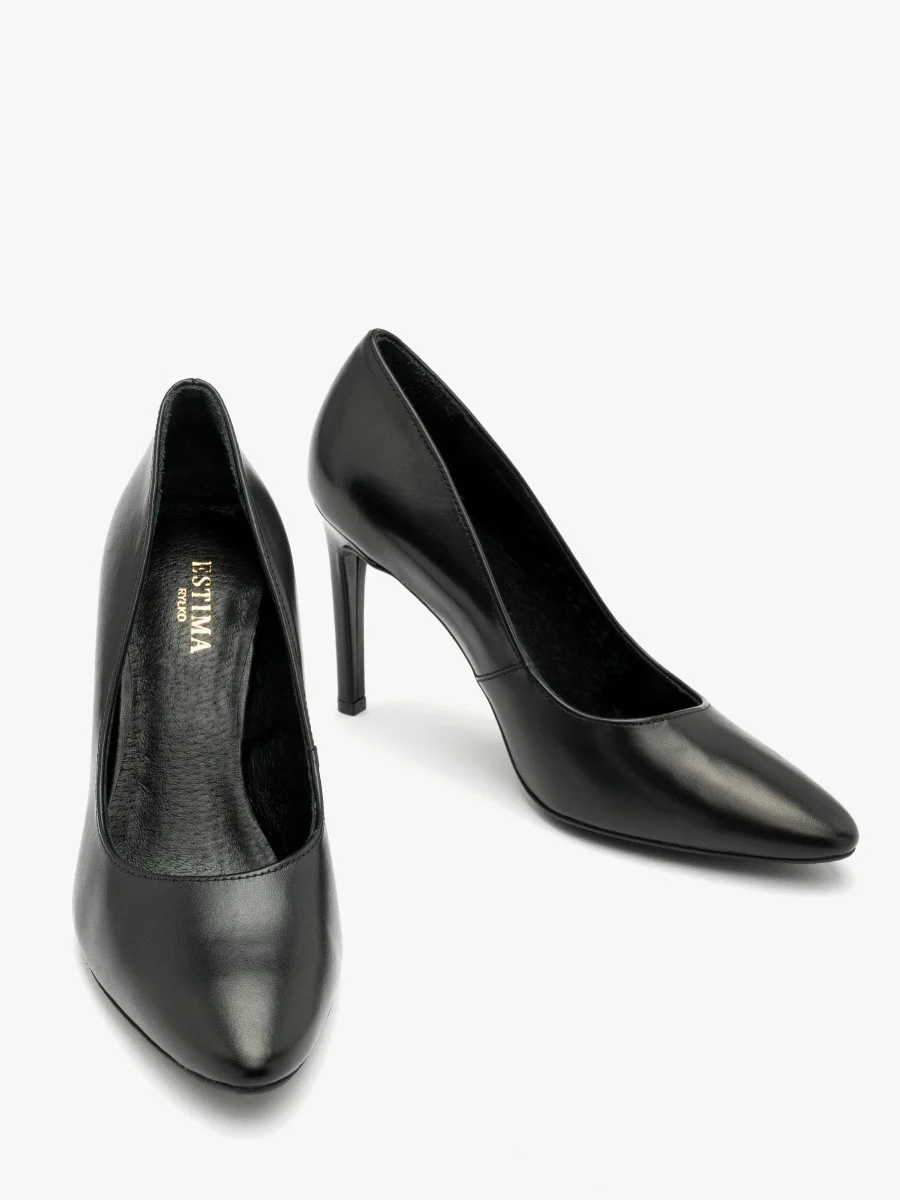 Czarne czółenka na wysokim obcasie