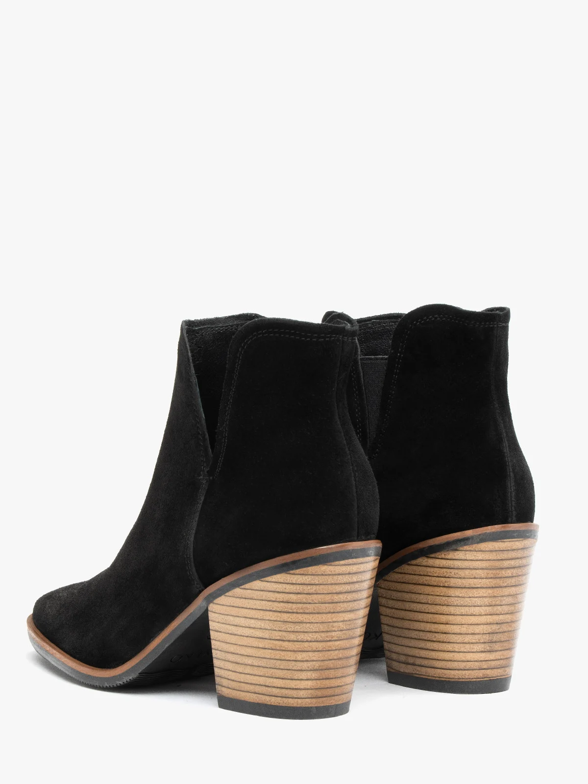 Czarne botki z wycięciem przy kostce