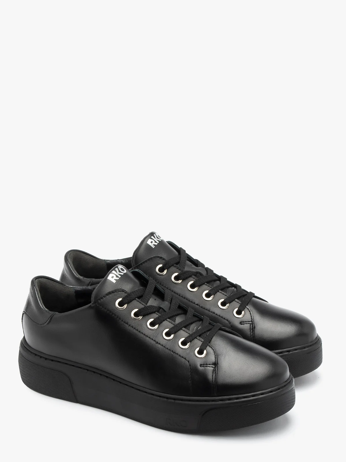 Czarne półbuty sportowe na grubej podeszwie