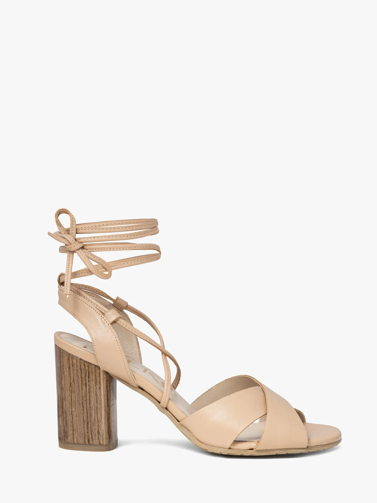Beżowe sandały na słupku z wiązaniem wokół kostki