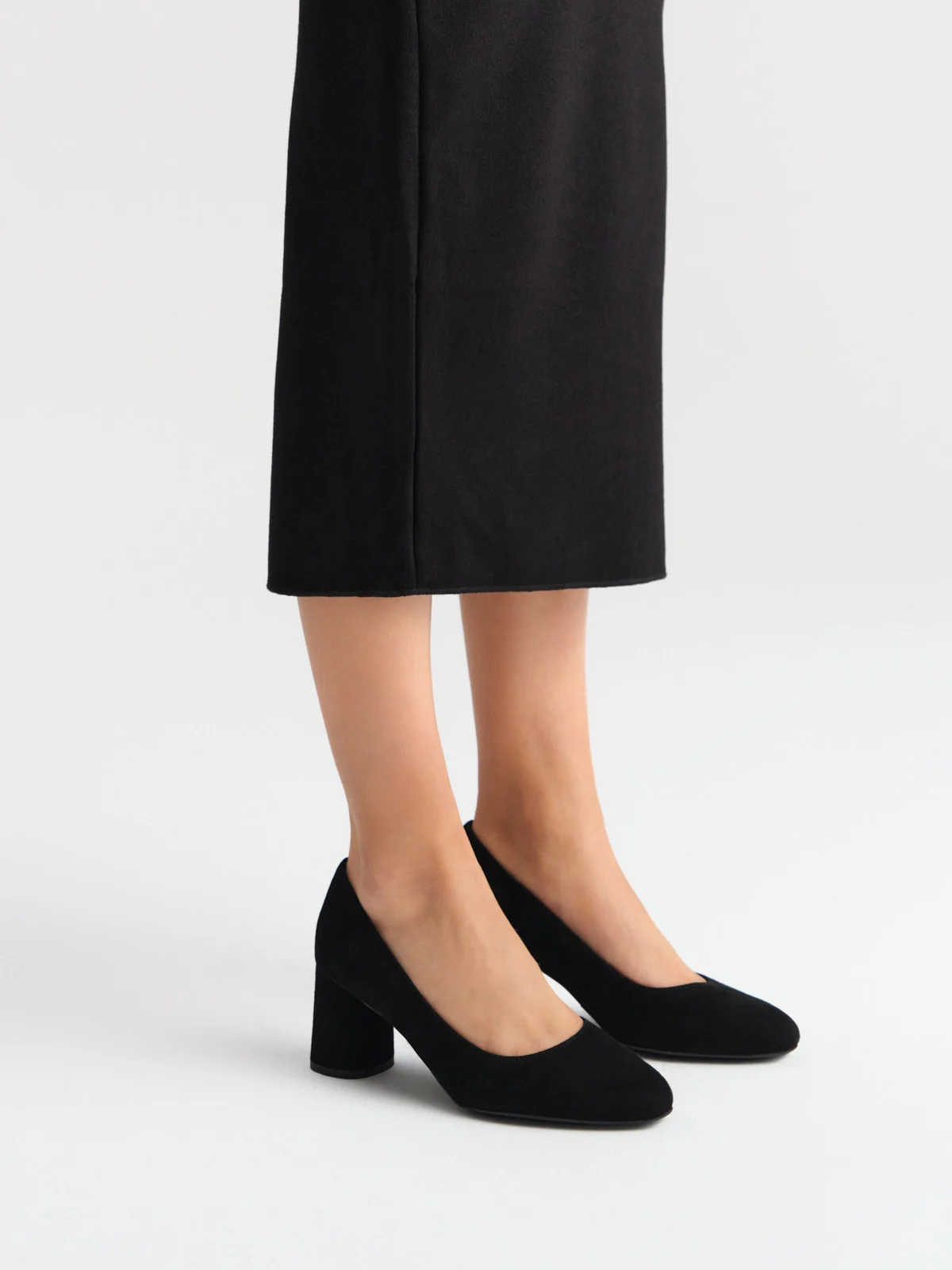 Czarne, welurowe czółenka damskie