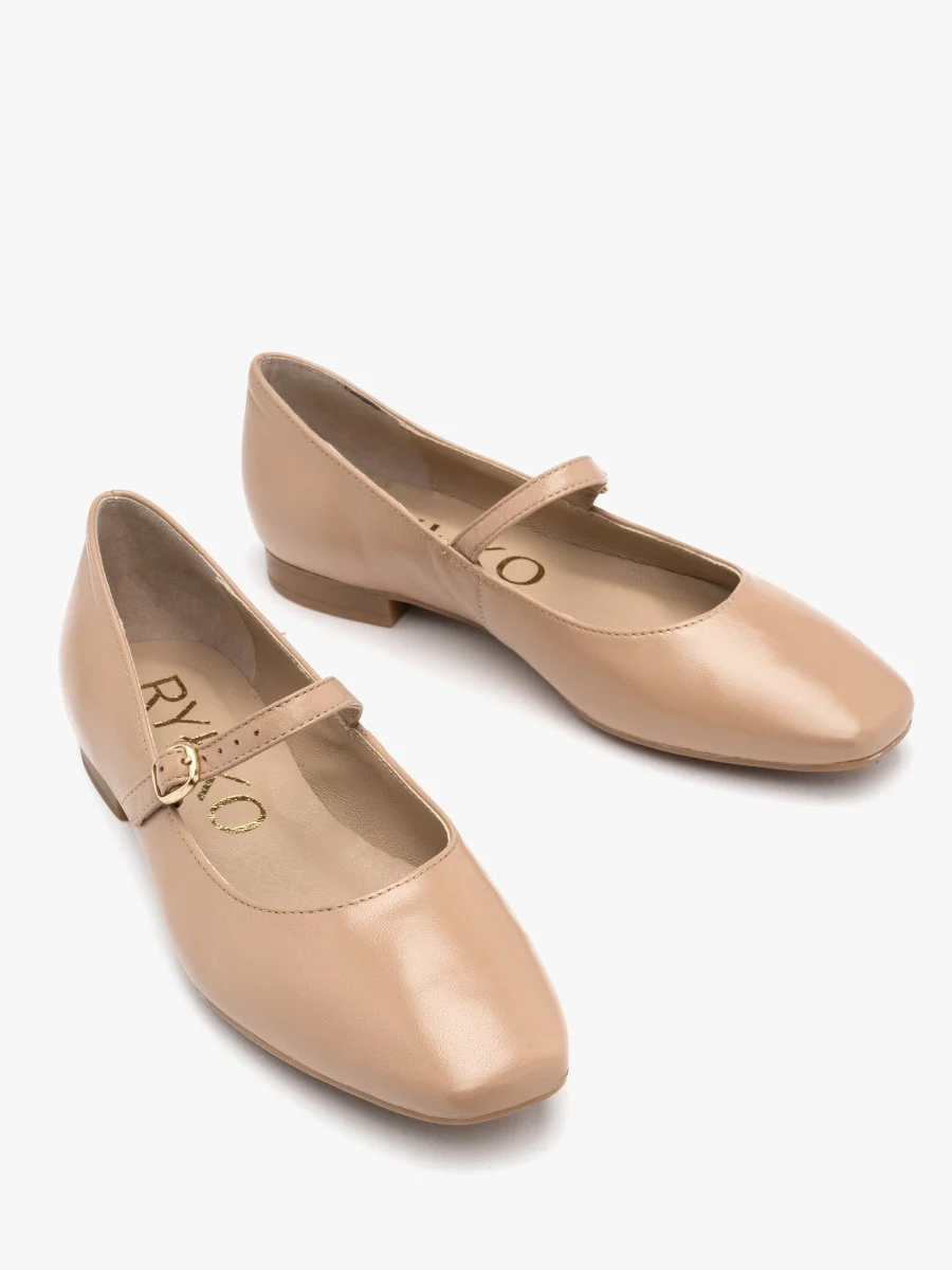 Beżowe baleriny z ozdobnym zapięciem