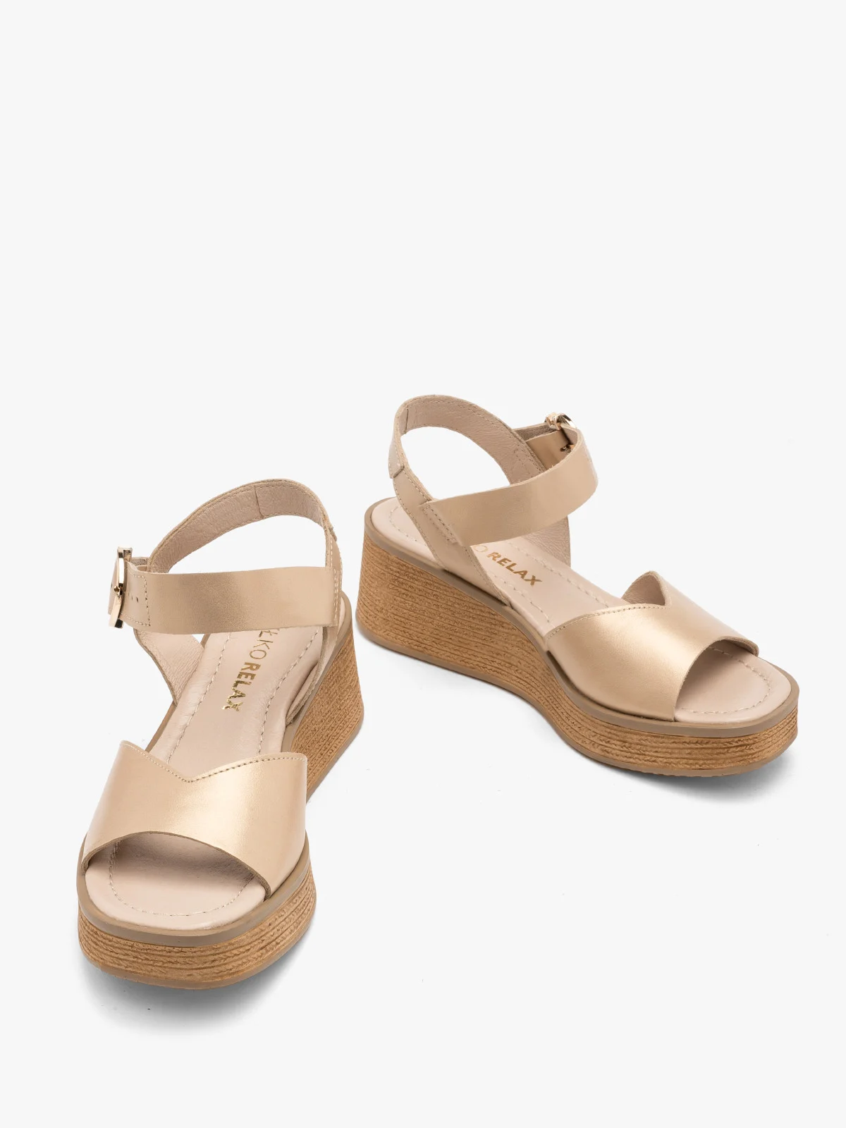 Złote sandały na platformie