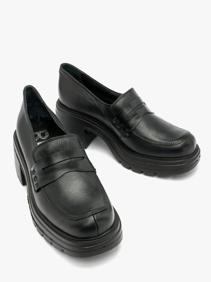 Czarne mokasyny na obcasie