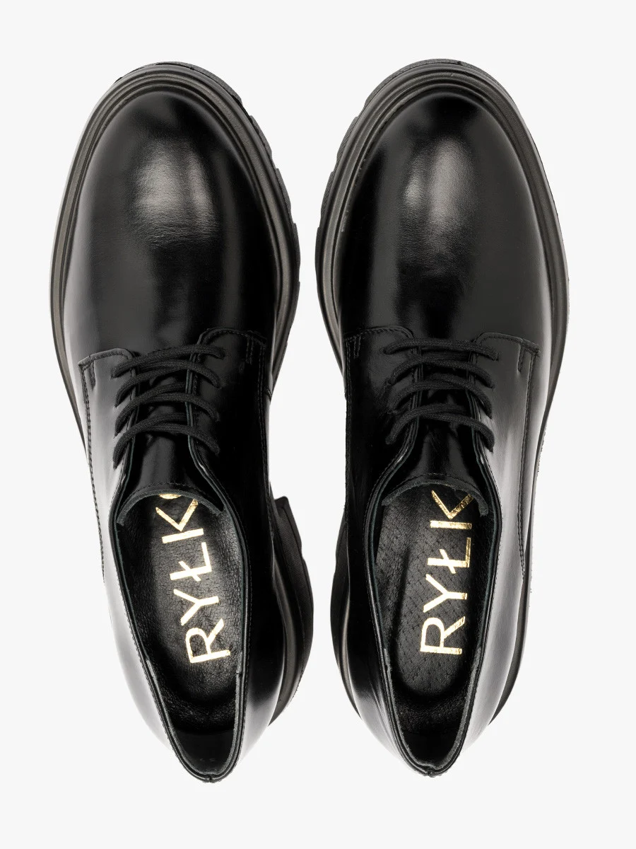 Czarne półbuty damskie na masywnym spodzie