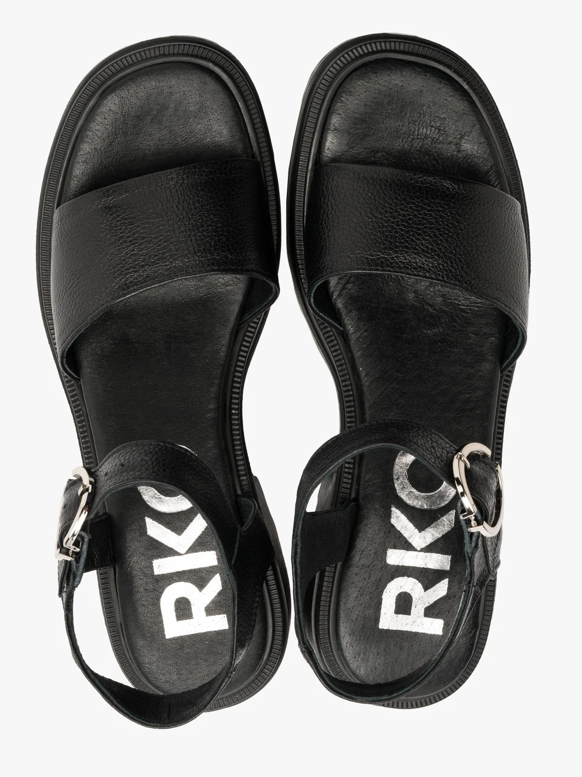 Czarne sandały na traktorowej podeszwie