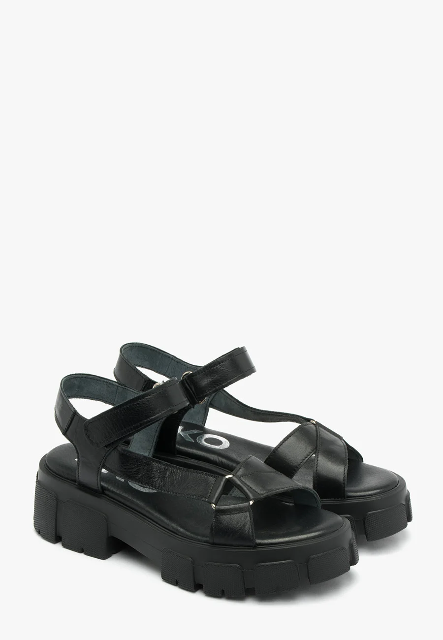 Czarne sandały na lekkiej podeszwie