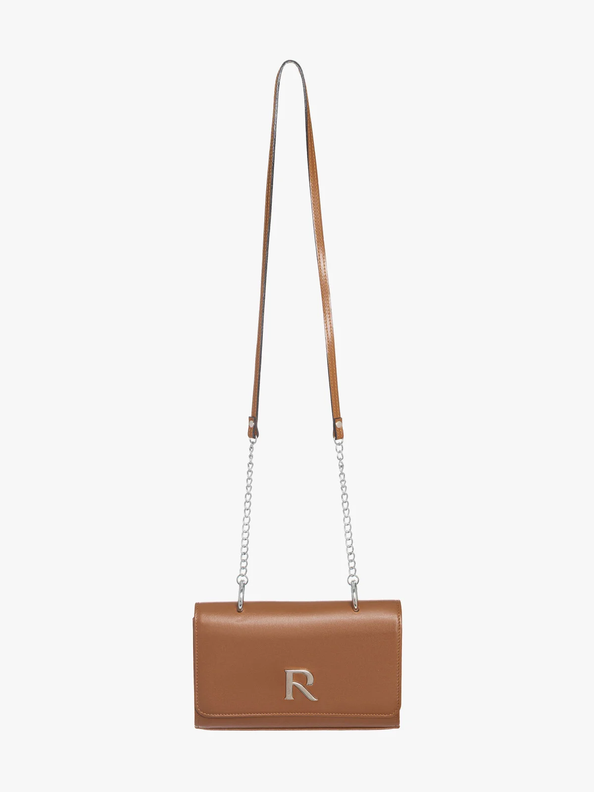 Brązowa torebka typu kopertówka na srebrnym łańcuszku