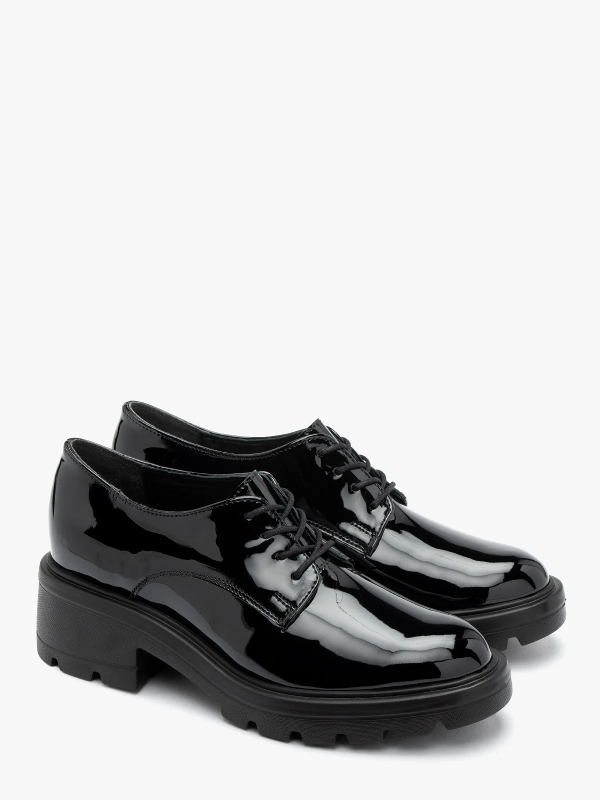 Lakierowane półbuty damskie na masywnym spodzie